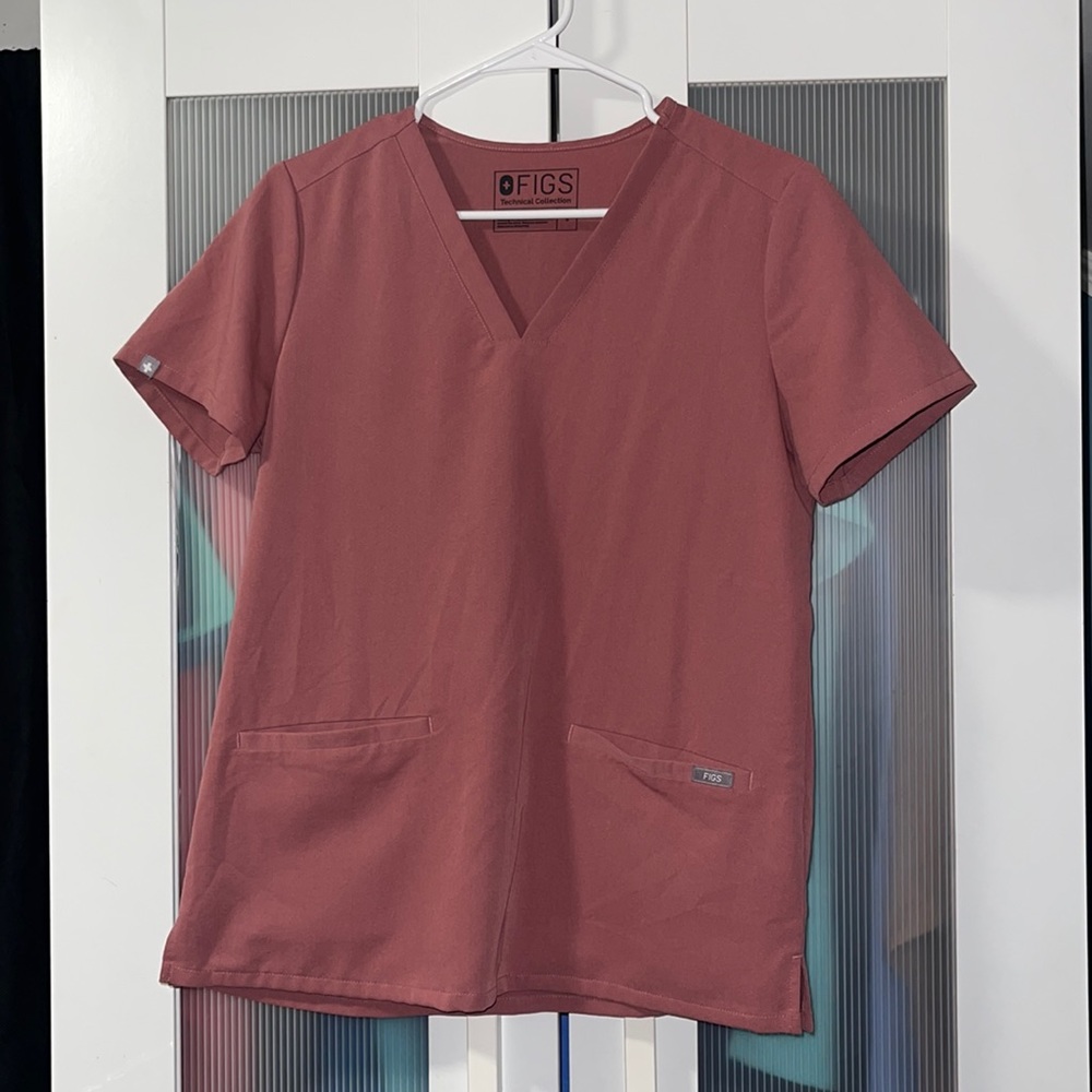 Figs Three pocket scrub top- color no longer available on Figs website